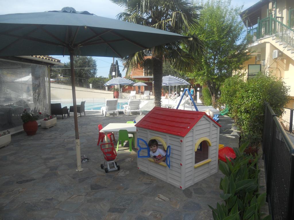 Elli Marina Studios And Apartments Benitses (Corfu) Exterior foto