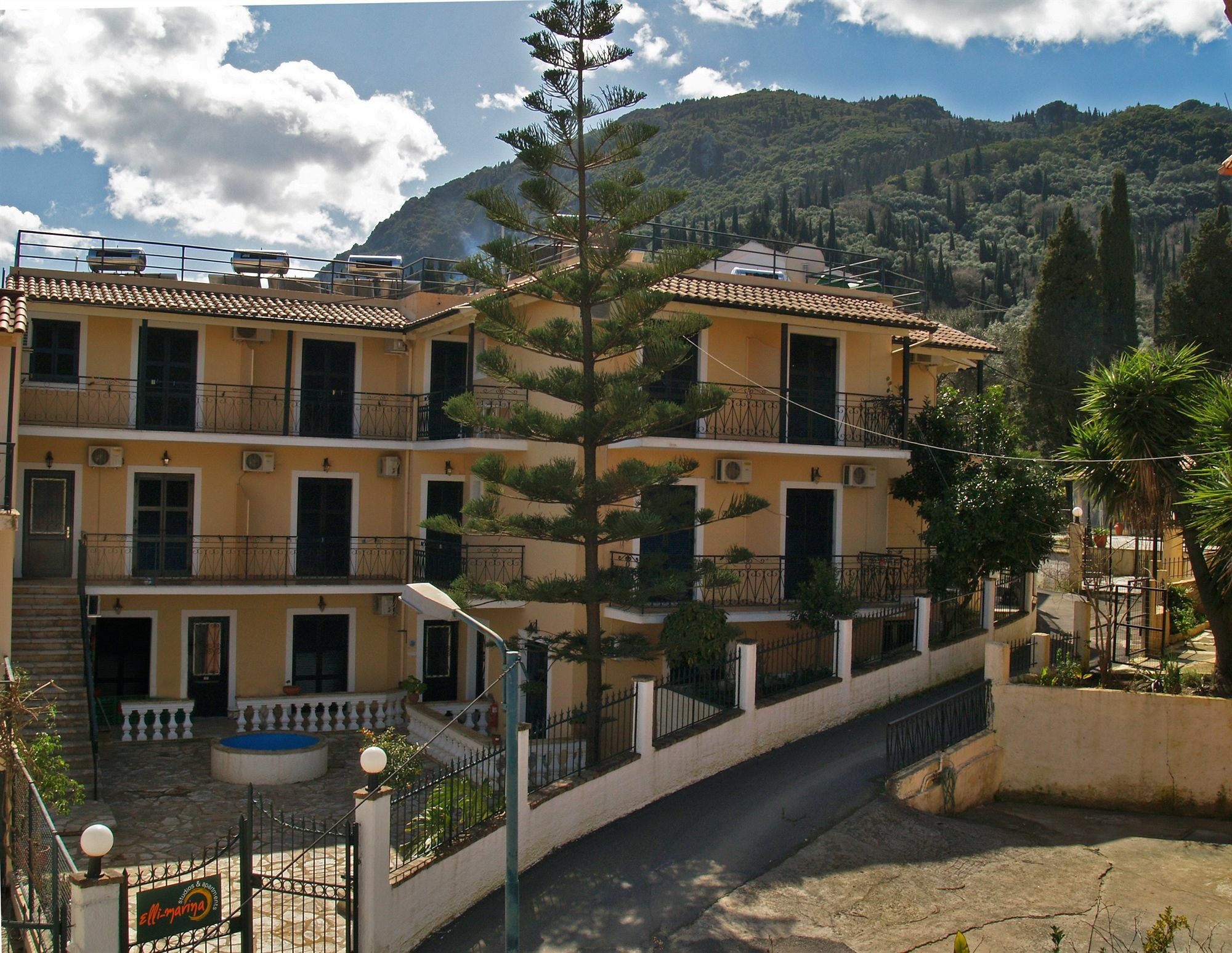 Elli Marina Studios And Apartments Benitses (Corfu) Exterior foto